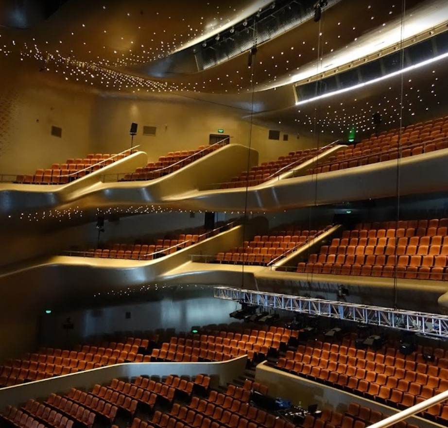 La Ópera de Guangzhou: Un Icono de Innovación Arquitectónica